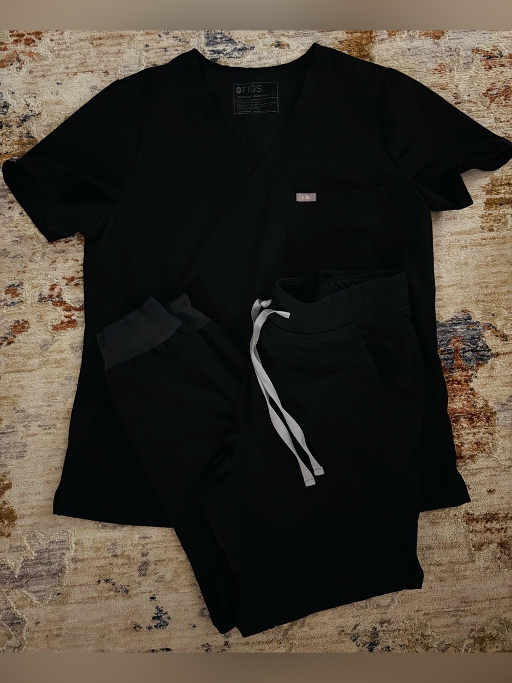 Figs Black Scrub Set